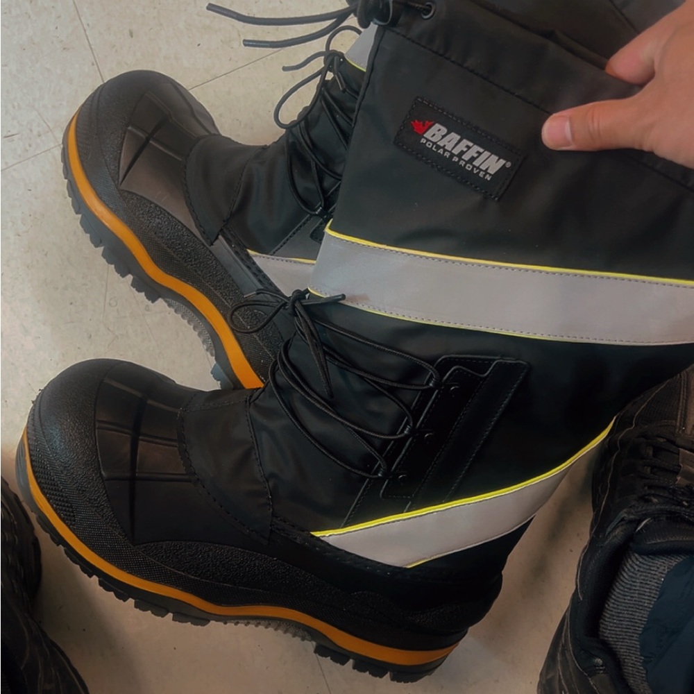 Baffin Men's Black and Yellow Snow Boots